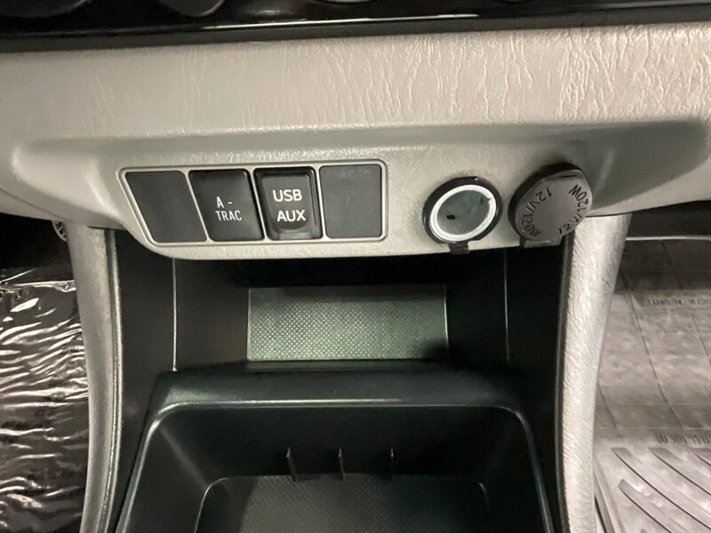 2013 Toyota Tacoma V6 Double Cab 4X4 / TRD OFF ROAD / REAR DIFF LOCK  / LOCAL OREGON TRUCK / ZERO RUST / Backup Camera / Sunroof - Photo 19 - Gladstone, OR 97027