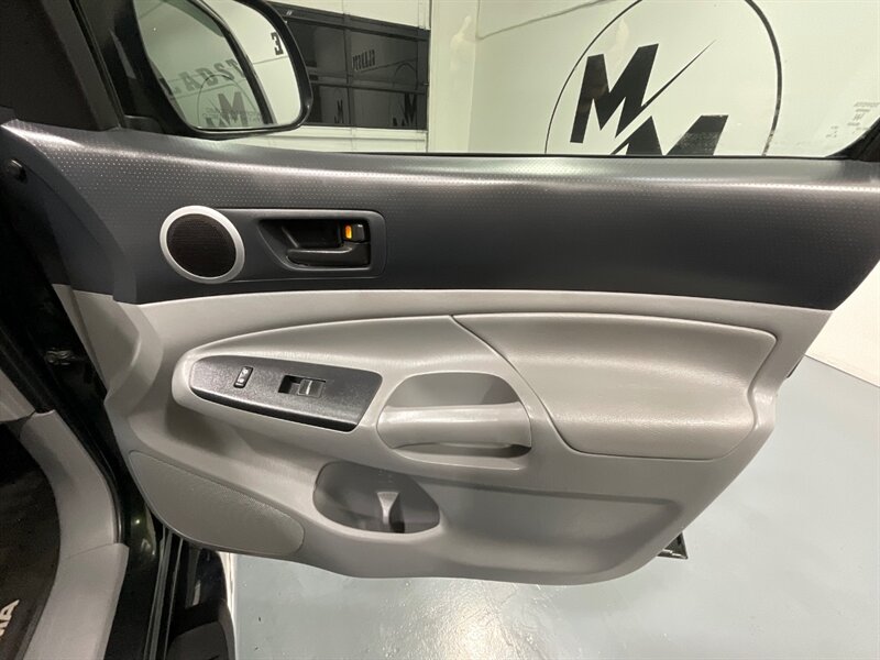 2013 Toyota Tacoma V6 Double Cab 4X4 / TRD OFF ROAD / REAR DIFF LOCK  / LOCAL OREGON TRUCK / ZERO RUST / Backup Camera / Sunroof - Photo 33 - Gladstone, OR 97027