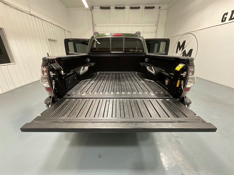 2013 Toyota Tacoma V6 Double Cab 4X4 / TRD OFF ROAD / REAR DIFF LOCK  / LOCAL OREGON TRUCK / ZERO RUST / Backup Camera / Sunroof - Photo 10 - Gladstone, OR 97027