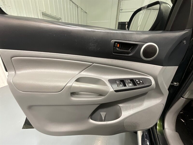 2013 Toyota Tacoma V6 Double Cab 4X4 / TRD OFF ROAD / REAR DIFF LOCK  / LOCAL OREGON TRUCK / ZERO RUST / Backup Camera / Sunroof - Photo 32 - Gladstone, OR 97027