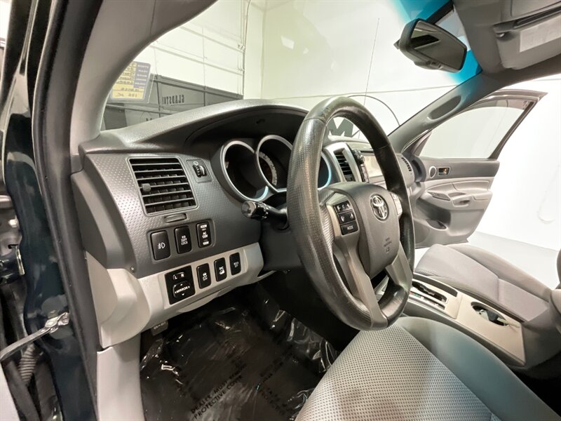 2013 Toyota Tacoma V6 Double Cab 4X4 / TRD OFF ROAD / REAR DIFF LOCK  / LOCAL OREGON TRUCK / ZERO RUST / Backup Camera / Sunroof - Photo 35 - Gladstone, OR 97027