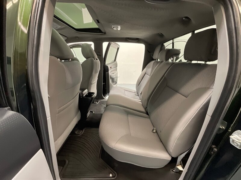 2013 Toyota Tacoma V6 Double Cab 4X4 / TRD OFF ROAD / REAR DIFF LOCK  / LOCAL OREGON TRUCK / ZERO RUST / Backup Camera / Sunroof - Photo 13 - Gladstone, OR 97027