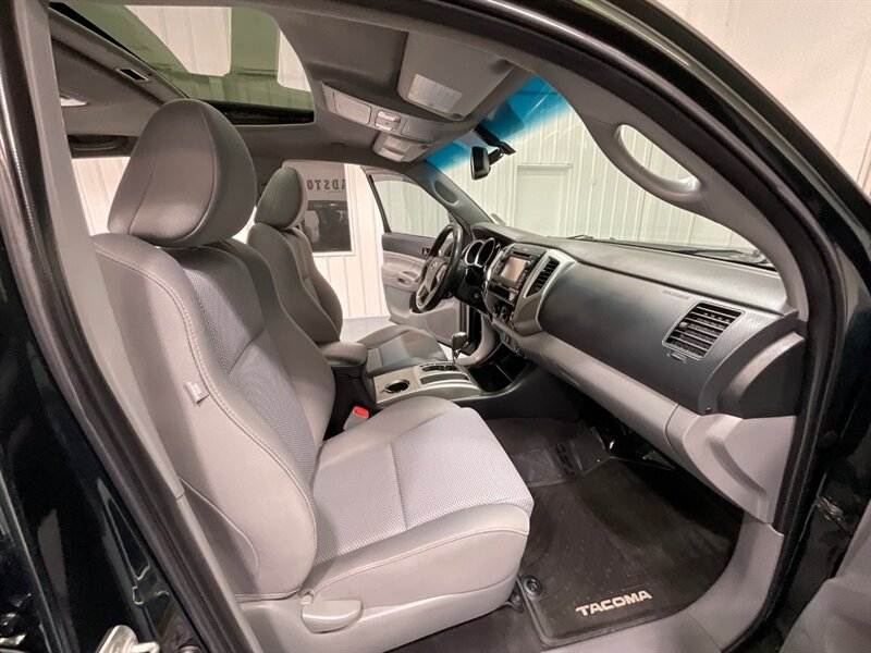 2013 Toyota Tacoma V6 Double Cab 4X4 / TRD OFF ROAD / REAR DIFF LOCK  / LOCAL OREGON TRUCK / ZERO RUST / Backup Camera / Sunroof - Photo 15 - Gladstone, OR 97027