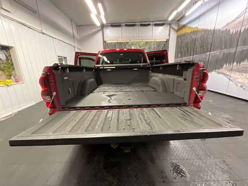 2006 Chevrolet Silverado 2500 LT Crew Cab 4X4 / 6.6L DURAMAX DIESEL /126,000 MIL  LOCAL OREGON TRUCK / RUST FREE / NEW TIRES / SHARP & CLEAN!! - Photo 34 - Gladstone, OR 97027