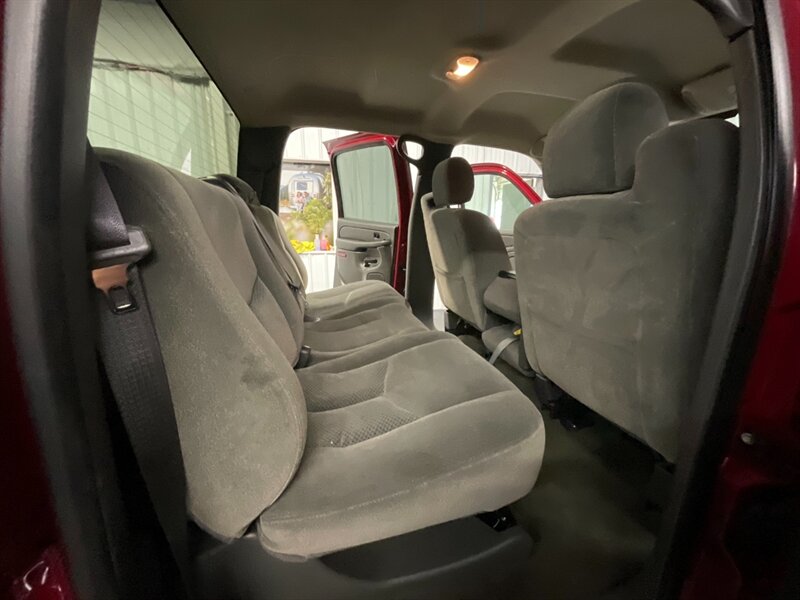 2006 Chevrolet Silverado 2500 LT Crew Cab 4X4 / 6.6L DURAMAX DIESEL /126,000 MIL  LOCAL OREGON TRUCK / RUST FREE / NEW TIRES / SHARP & CLEAN!! - Photo 15 - Gladstone, OR 97027