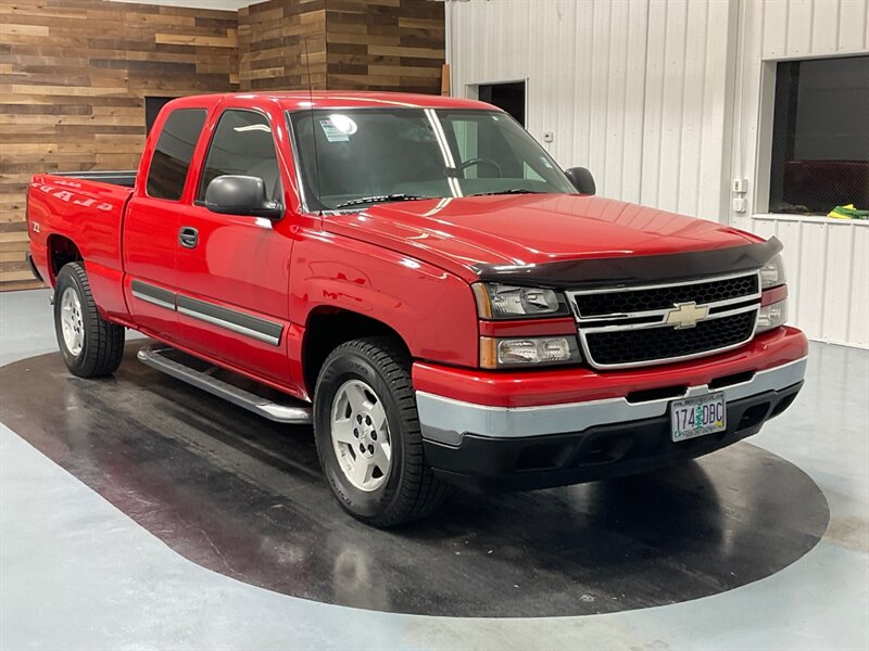 2007 Chevrolet Silverado 1500 Classic LT 4Dr 4X4 / 5.3L V8 / ONLY 36,000 MILES  /RUST FREE / Excel Cond - Photo 2 - Gladstone, OR 97027