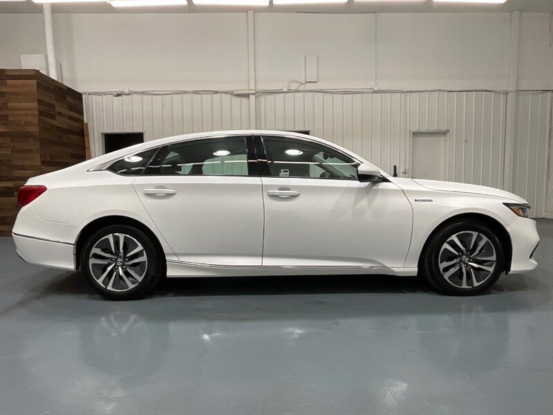 2021 Honda Accord Hybrid EX-L Sedan Hybrid / Leather / Sunroof /28K MILES  / Heated Seats - Photo 4 - Gladstone, OR 97027