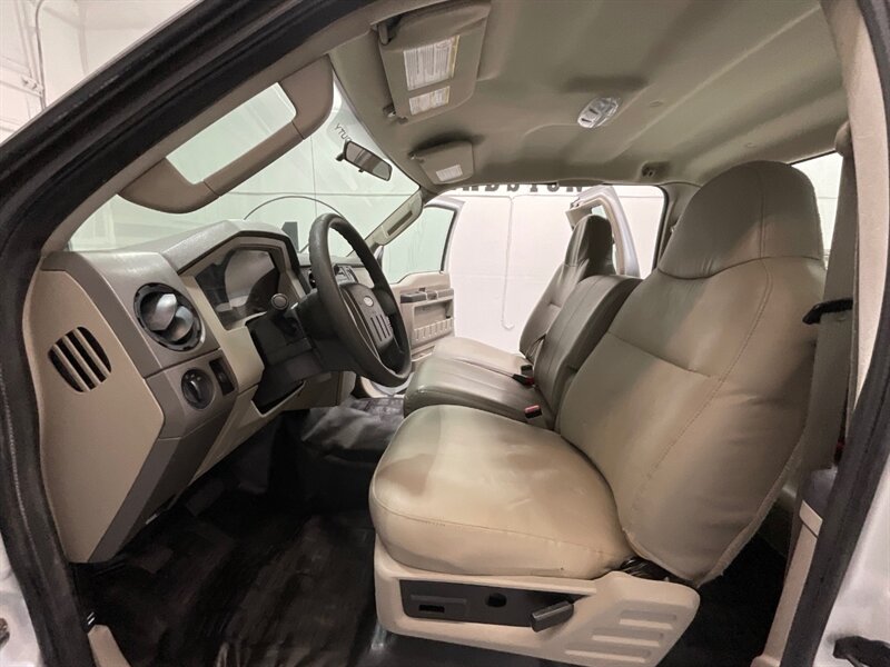 2008 Ford F-250 4x4 / Utility Bed / XL / 5.4L V8 / 69K MILES / ZERO RUST / Towing Pkg / Utility Bed - Photo 15 - Gladstone, OR 97027