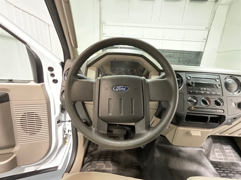 2008 Ford F-250 4x4 / Utility Bed / XL / 5.4L V8 / 69K MILES / ZERO RUST / Towing Pkg / Utility Bed - Photo 42 - Gladstone, OR 97027