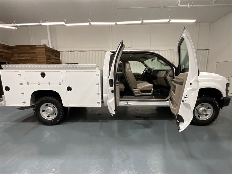 2008 Ford F-250 4x4 / Utility Bed / XL / 5.4L V8 / 69K MILES / ZERO RUST / Towing Pkg / Utility Bed - Photo 30 - Gladstone, OR 97027