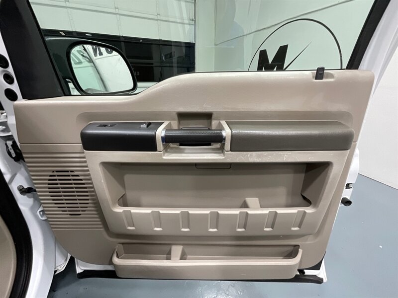 2008 Ford F-250 4x4 / Utility Bed / XL / 5.4L V8 / 69K MILES / ZERO RUST / Towing Pkg / Utility Bed - Photo 35 - Gladstone, OR 97027