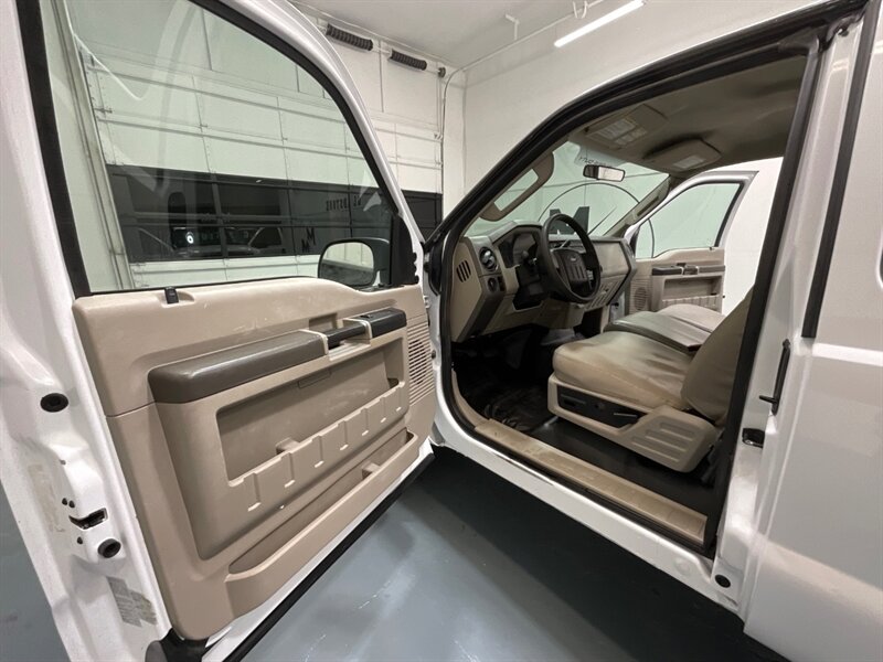 2008 Ford F-250 4x4 / Utility Bed / XL / 5.4L V8 / 69K MILES / ZERO RUST / Towing Pkg / Utility Bed - Photo 33 - Gladstone, OR 97027