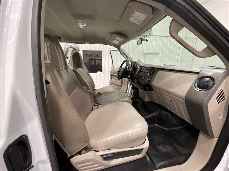 2008 Ford F-250 4x4 / Utility Bed / XL / 5.4L V8 / 69K MILES / ZERO RUST / Towing Pkg / Utility Bed - Photo 18 - Gladstone, OR 97027