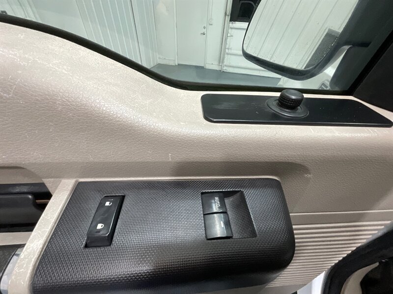 2008 Ford F-250 4x4 / Utility Bed / XL / 5.4L V8 / 69K MILES / ZERO RUST / Towing Pkg / Utility Bed - Photo 36 - Gladstone, OR 97027