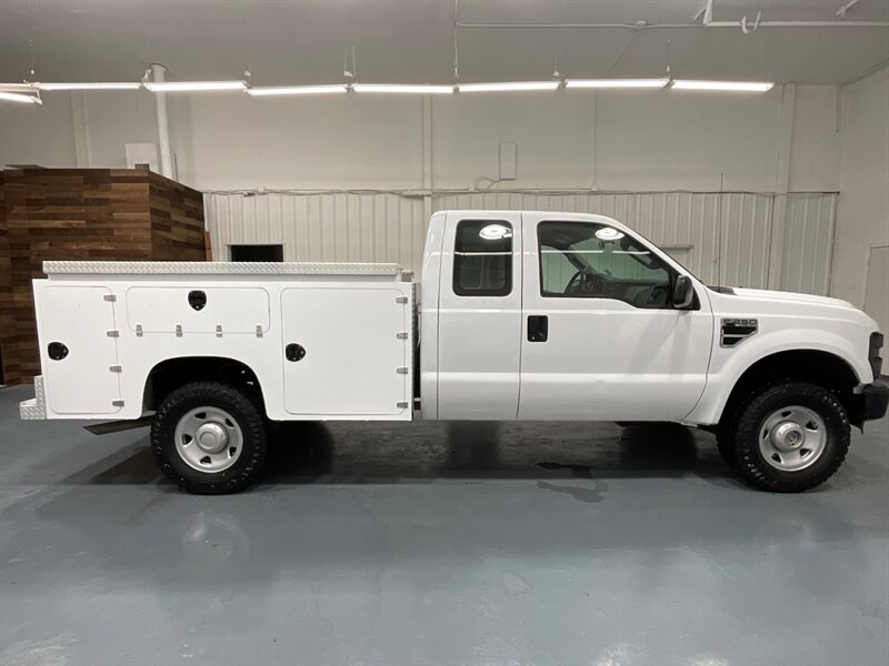 2008 Ford F-250 4x4 / Utility Bed / XL / 5.4L V8 / 69K MILES / ZERO RUST / Towing Pkg / Utility Bed - Photo 4 - Gladstone, OR 97027