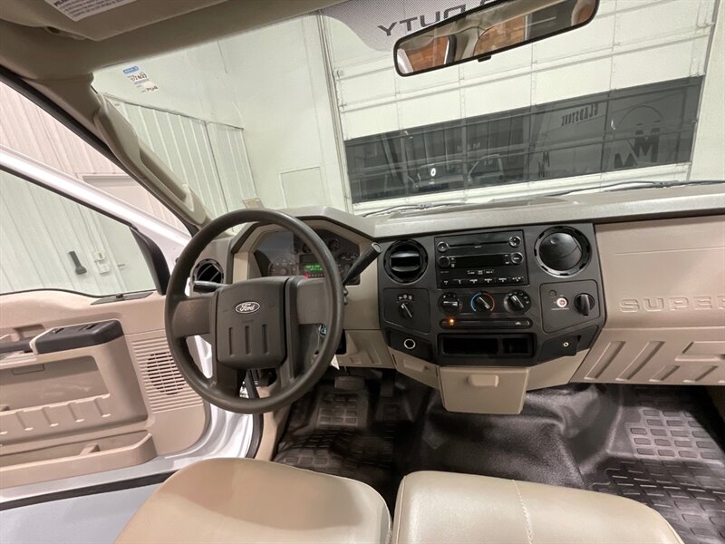 2008 Ford F-250 4x4 / Utility Bed / XL / 5.4L V8 / 69K MILES / ZERO RUST / Towing Pkg / Utility Bed - Photo 19 - Gladstone, OR 97027