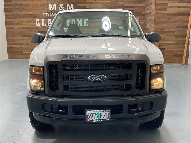 2008 Ford F-250 4x4 / Utility Bed / XL / 5.4L V8 / 69K MILES / ZERO RUST / Towing Pkg / Utility Bed - Photo 5 - Gladstone, OR 97027