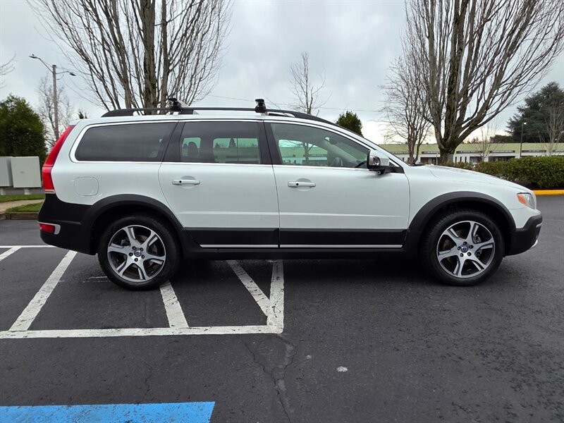2015 Volvo XC70 T6 Platinum Cross Country AWD EVERY OPTION POSIBLE  / LEATHER / BLIS / ADAPTIVE CRUISE / LANE ALERT / NAV / CAM - Photo 4 - Portland, OR 97217