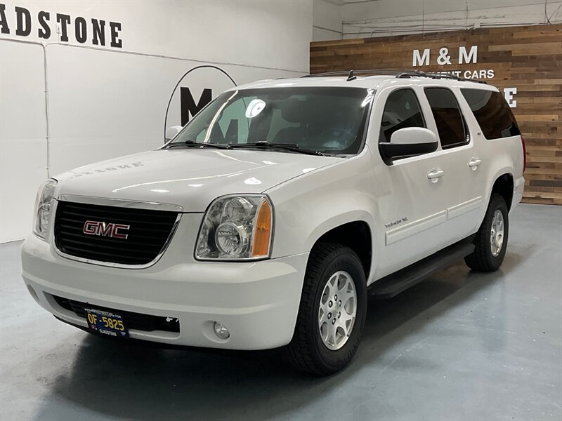 2013 GMC Yukon XL SLT Sport Utility 4X4 / 3RD ROW SEAT/Backup Cam  / Leather w. Heated seats / Towing Pkg / ZERO RUST - Photo 1 - Gladstone, OR 97027