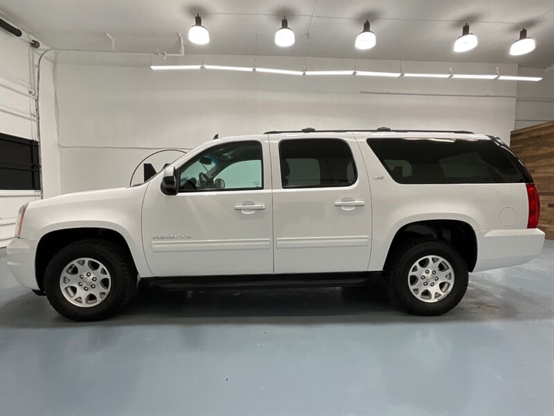 2013 GMC Yukon XL SLT Sport Utility 4X4 / 3RD ROW SEAT/Backup Cam  / Leather w. Heated seats / Towing Pkg / ZERO RUST - Photo 3 - Gladstone, OR 97027