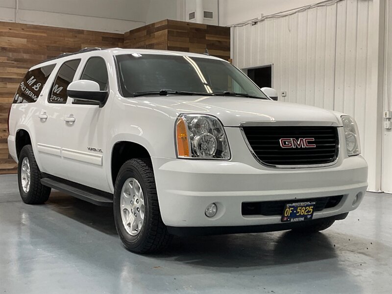 2013 GMC Yukon XL SLT Sport Utility 4X4 / 3RD ROW SEAT/Backup Cam  / Leather w. Heated seats / Towing Pkg / ZERO RUST - Photo 2 - Gladstone, OR 97027