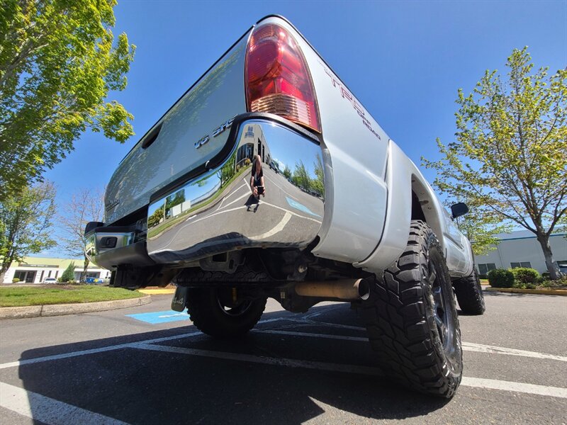 2007 Toyota Tacoma 4X4 / V6 4.0L / TRD OFF ROAD / REAR DIFF LOCK /  / 6 SPEED MANUAL / LIFTED !!! - Photo 12 - Portland, OR 97217