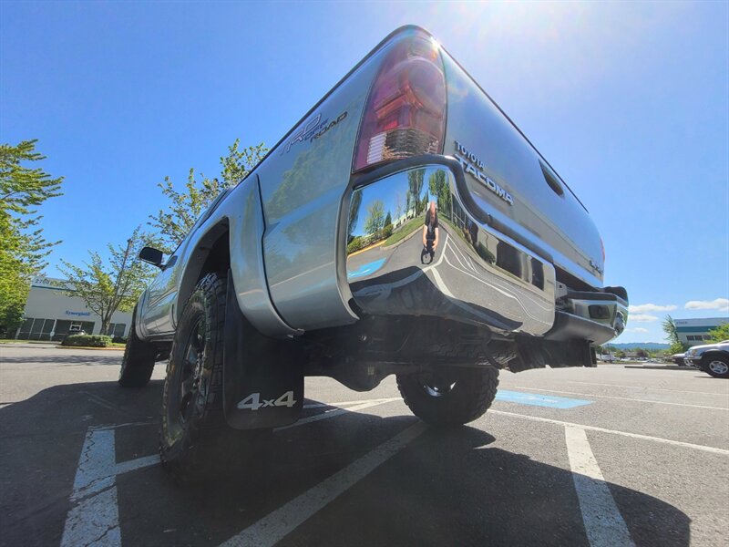 2007 Toyota Tacoma 4X4 / V6 4.0L / TRD OFF ROAD / REAR DIFF LOCK /  / 6 SPEED MANUAL / LIFTED !!! - Photo 11 - Portland, OR 97217