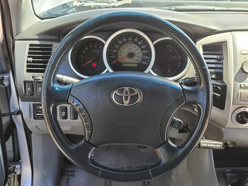 2007 Toyota Tacoma 4X4 / V6 4.0L / TRD OFF ROAD / REAR DIFF LOCK /  / 6 SPEED MANUAL / LIFTED !!! - Photo 32 - Portland, OR 97217