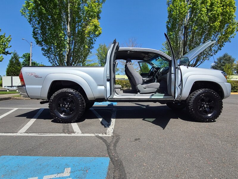 2007 Toyota Tacoma 4X4 / V6 4.0L / TRD OFF ROAD / REAR DIFF LOCK /  / 6 SPEED MANUAL / LIFTED !!! - Photo 22 - Portland, OR 97217