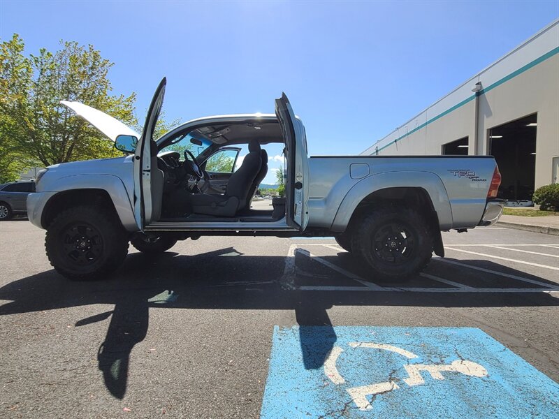 2007 Toyota Tacoma 4X4 / V6 4.0L / TRD OFF ROAD / REAR DIFF LOCK /  / 6 SPEED MANUAL / LIFTED !!! - Photo 21 - Portland, OR 97217