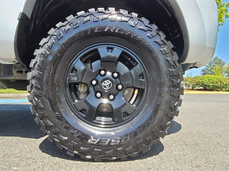 2007 Toyota Tacoma 4X4 / V6 4.0L / TRD OFF ROAD / REAR DIFF LOCK /  / 6 SPEED MANUAL / LIFTED !!! - Photo 48 - Portland, OR 97217