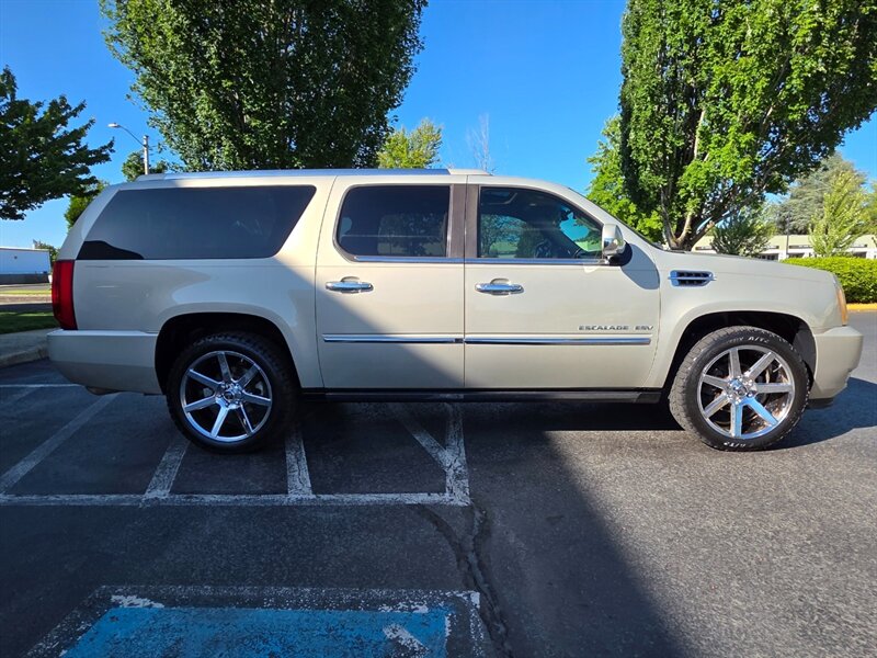2010 Cadillac Escalade ESV Premium 4WD LWB DVD's BLIND SPOT Fully Loaded LEATHER Sunroof DUB Premium Wheels - Photo 4 - Portland, OR 97217