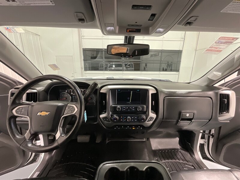 2017 Chevrolet Silverado 1500 LT Z71 Crew Cab 4X4 / 5.3L V8 / Leather Navigation  / ZERO RUST / Heated Seats / Backup Camera / Power Sliding rear window - Photo 40 - Gladstone, OR 97027