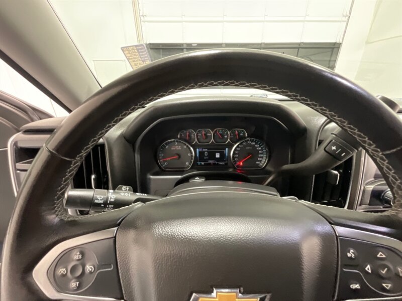 2017 Chevrolet Silverado 1500 LT Z71 Crew Cab 4X4 / 5.3L V8 / Leather Navigation  / ZERO RUST / Heated Seats / Backup Camera / Power Sliding rear window - Photo 51 - Gladstone, OR 97027