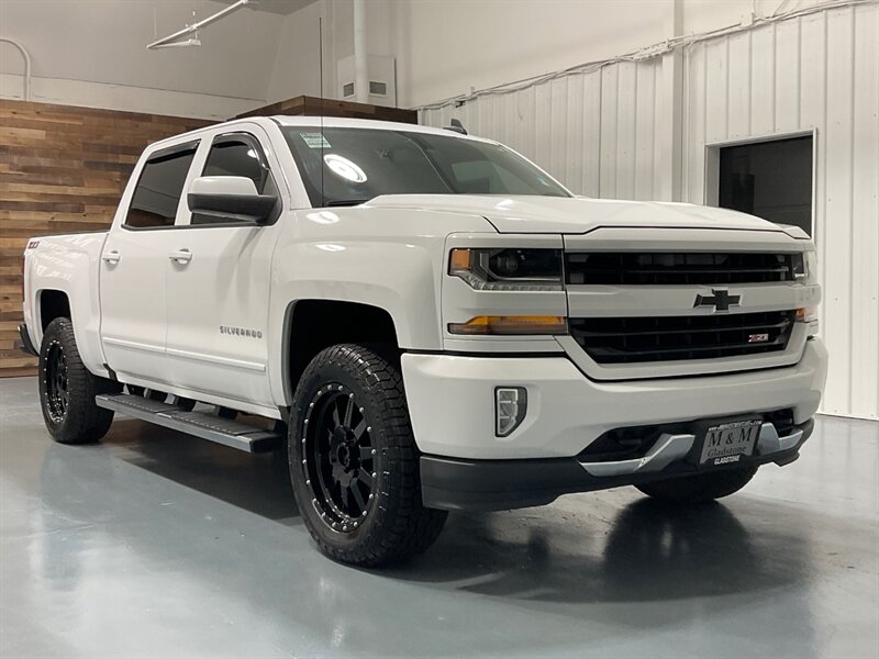 2017 Chevrolet Silverado 1500 LT Z71 Crew Cab 4X4 / 5.3L V8 / Leather Navigation  / ZERO RUST / Heated Seats / Backup Camera / Power Sliding rear window - Photo 53 - Gladstone, OR 97027