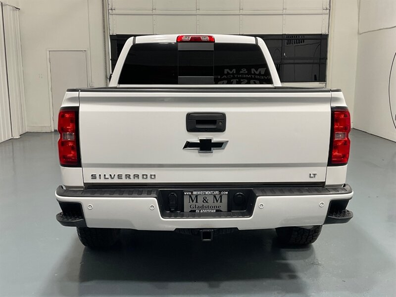 2017 Chevrolet Silverado 1500 LT Z71 Crew Cab 4X4 / 5.3L V8 / Leather Navigation  / ZERO RUST / Heated Seats / Backup Camera / Power Sliding rear window - Photo 6 - Gladstone, OR 97027