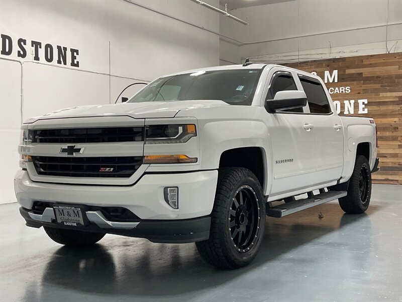 2017 Chevrolet Silverado 1500 LT Z71 Crew Cab 4X4 / 5.3L V8 / Leather Navigation  / ZERO RUST / Heated Seats / Backup Camera / Power Sliding rear window - Photo 61 - Gladstone, OR 97027