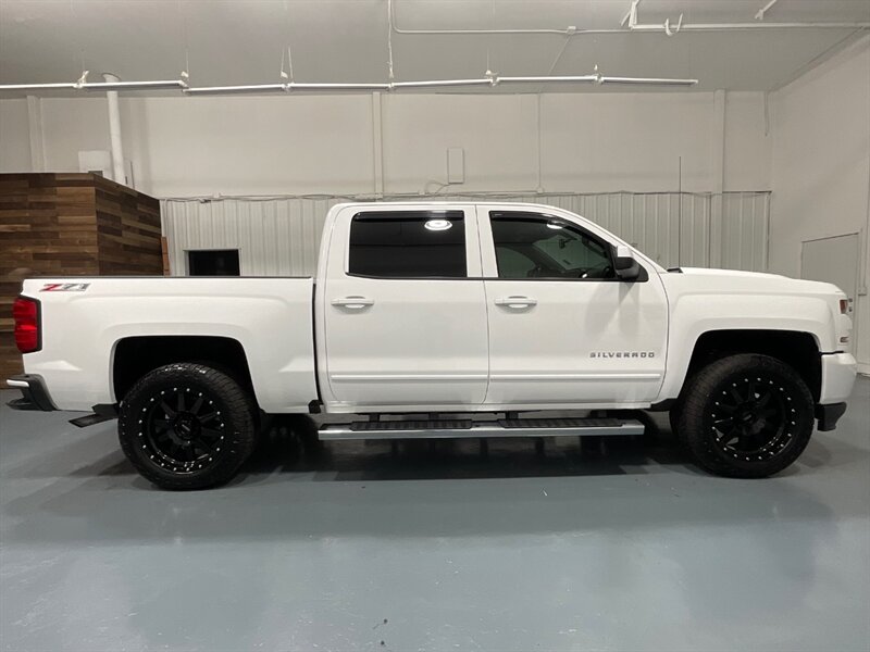 2017 Chevrolet Silverado 1500 LT Z71 Crew Cab 4X4 / 5.3L V8 / Leather Navigation  / ZERO RUST / Heated Seats / Backup Camera / Power Sliding rear window - Photo 4 - Gladstone, OR 97027