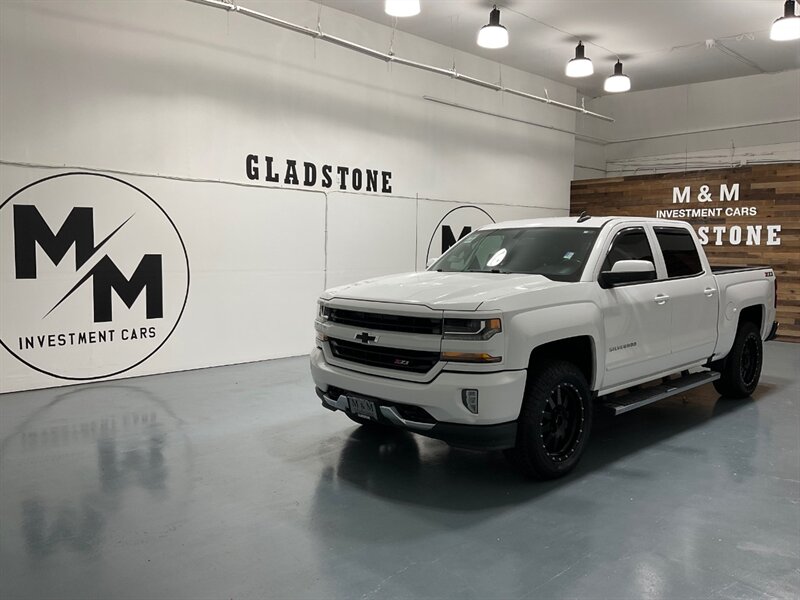 2017 Chevrolet Silverado 1500 LT Z71 Crew Cab 4X4 / 5.3L V8 / Leather Navigation  / ZERO RUST / Heated Seats / Backup Camera / Power Sliding rear window - Photo 52 - Gladstone, OR 97027