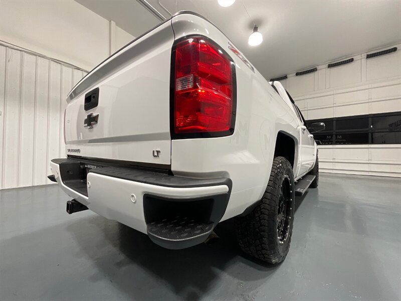 2017 Chevrolet Silverado 1500 LT Z71 Crew Cab 4X4 / 5.3L V8 / Leather Navigation  / ZERO RUST / Heated Seats / Backup Camera / Power Sliding rear window - Photo 47 - Gladstone, OR 97027