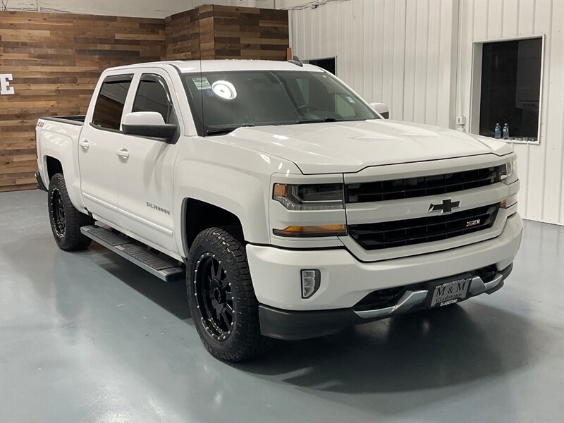 2017 Chevrolet Silverado 1500 LT Z71 Crew Cab 4X4 / 5.3L V8 / Leather Navigation  / ZERO RUST / Heated Seats / Backup Camera / Power Sliding rear window - Photo 2 - Gladstone, OR 97027