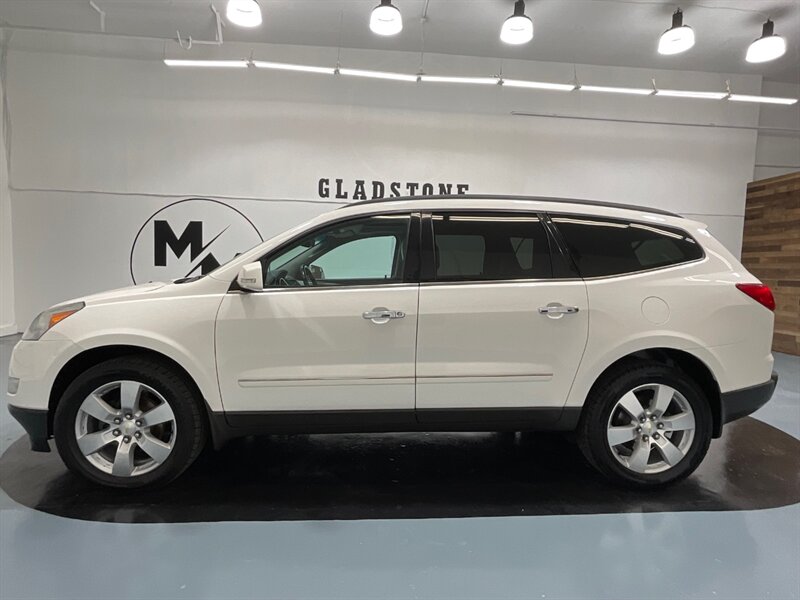 2010 Chevrolet Traverse LTZ Sport Utility AWD / V6 / 3RD ROW SEAT /Leather  / Dual Sunroof / Excel Cond - Photo 3 - Gladstone, OR 97027