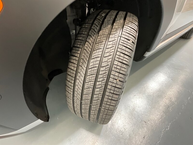 2024 Hyundai Santa Fe Limited AWD / 3RD ROW SEAT / ONLY 7,000 MILES  / 1-OWNER LOCAL / DUAL MOONROOF / LOADED / GREAT PRICE - Photo 24 - Gladstone, OR 97027