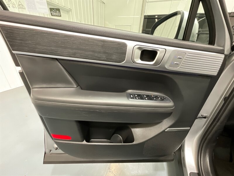 2024 Hyundai Santa Fe Limited AWD / 3RD ROW SEAT / ONLY 7,000 MILES  / 1-OWNER LOCAL / DUAL MOONROOF / LOADED / GREAT PRICE - Photo 32 - Gladstone, OR 97027