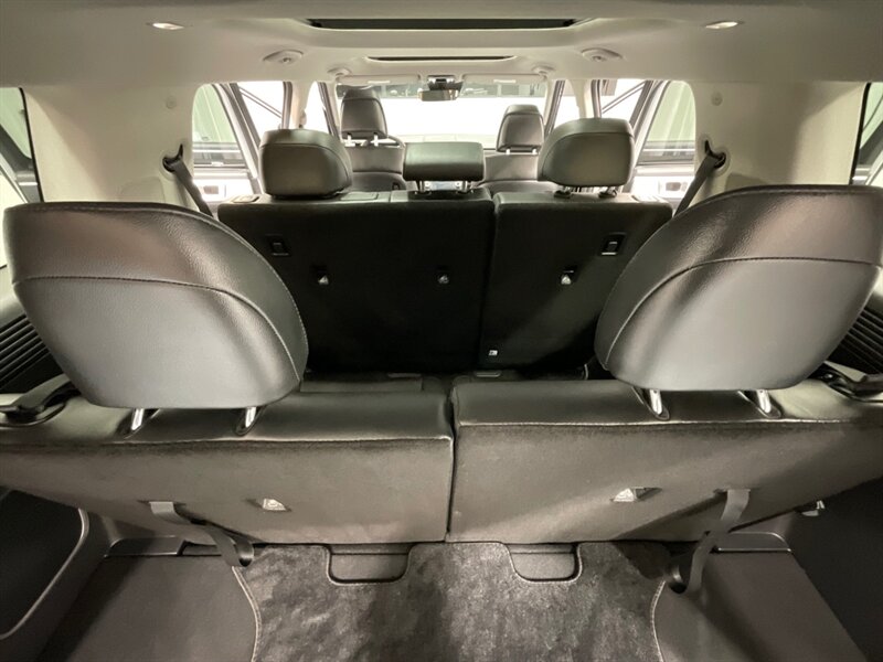 2024 Hyundai Santa Fe Limited AWD / 3RD ROW SEAT / ONLY 7,000 MILES  / 1-OWNER LOCAL / DUAL MOONROOF / LOADED / GREAT PRICE - Photo 11 - Gladstone, OR 97027