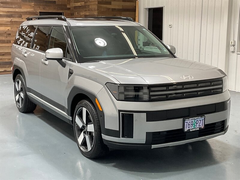 2024 Hyundai Santa Fe Limited AWD / 3RD ROW SEAT / ONLY 7,000 MILES  / 1-OWNER LOCAL / DUAL MOONROOF / LOADED / GREAT PRICE - Photo 2 - Gladstone, OR 97027