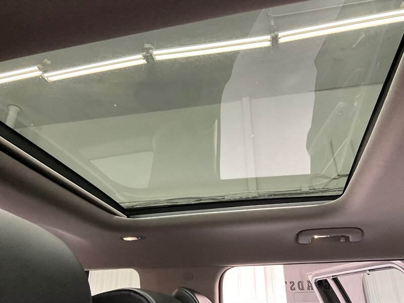 2024 Hyundai Santa Fe Limited AWD / 3RD ROW SEAT / ONLY 7,000 MILES  / 1-OWNER LOCAL / DUAL MOONROOF / LOADED / GREAT PRICE - Photo 19 - Gladstone, OR 97027