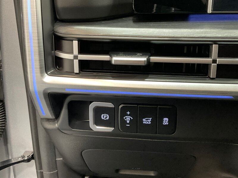 2024 Hyundai Santa Fe Limited AWD / 3RD ROW SEAT / ONLY 7,000 MILES  / 1-OWNER LOCAL / DUAL MOONROOF / LOADED / GREAT PRICE - Photo 20 - Gladstone, OR 97027