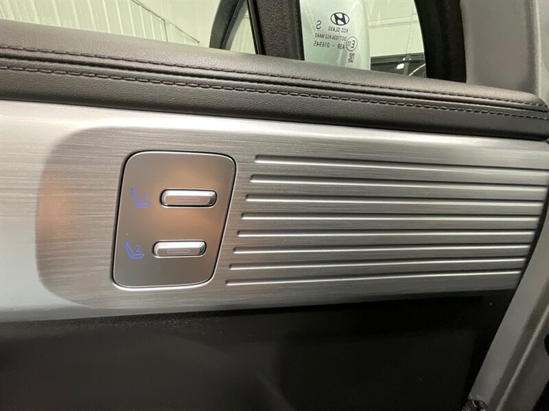 2024 Hyundai Santa Fe Limited AWD / 3RD ROW SEAT / ONLY 7,000 MILES  / 1-OWNER LOCAL / DUAL MOONROOF / LOADED / GREAT PRICE - Photo 18 - Gladstone, OR 97027