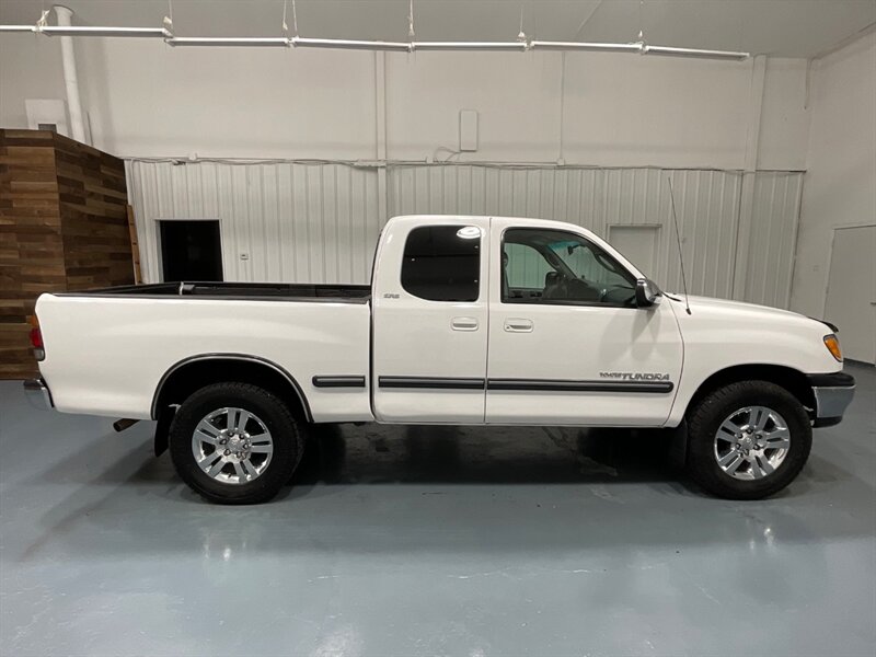 2000 Toyota Tundra SR5 4X4 / 4.7L V8 / LOCAL TRUCK w. ZERO RUST  / Towing Pkg / Extended Cab - Photo 4 - Gladstone, OR 97027